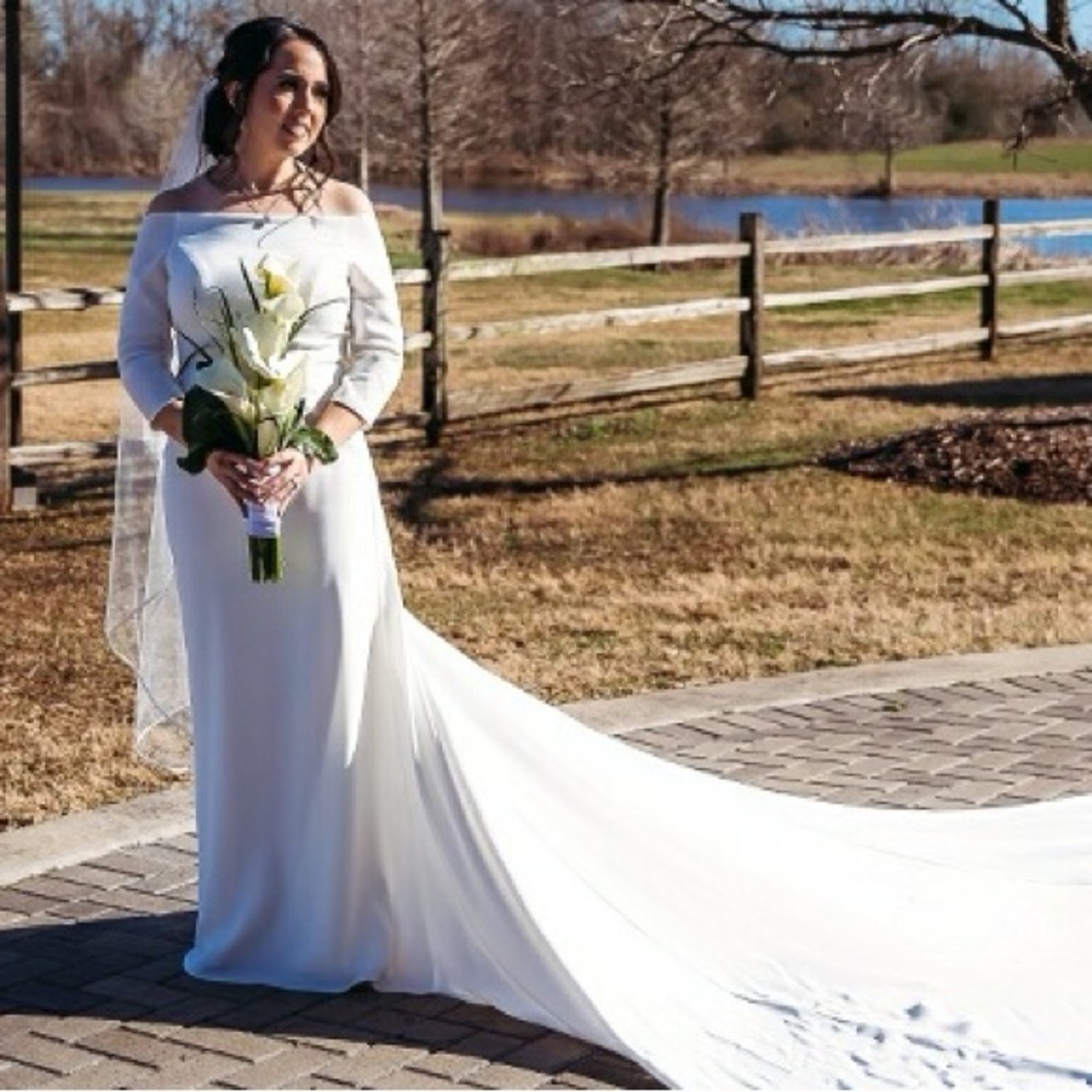 Rosa Clara Capel Wedding Dress & Veil- dress size 8